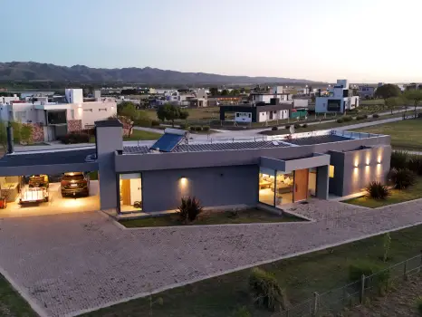 Casa del Lago // Luxury Fogonero & Lake